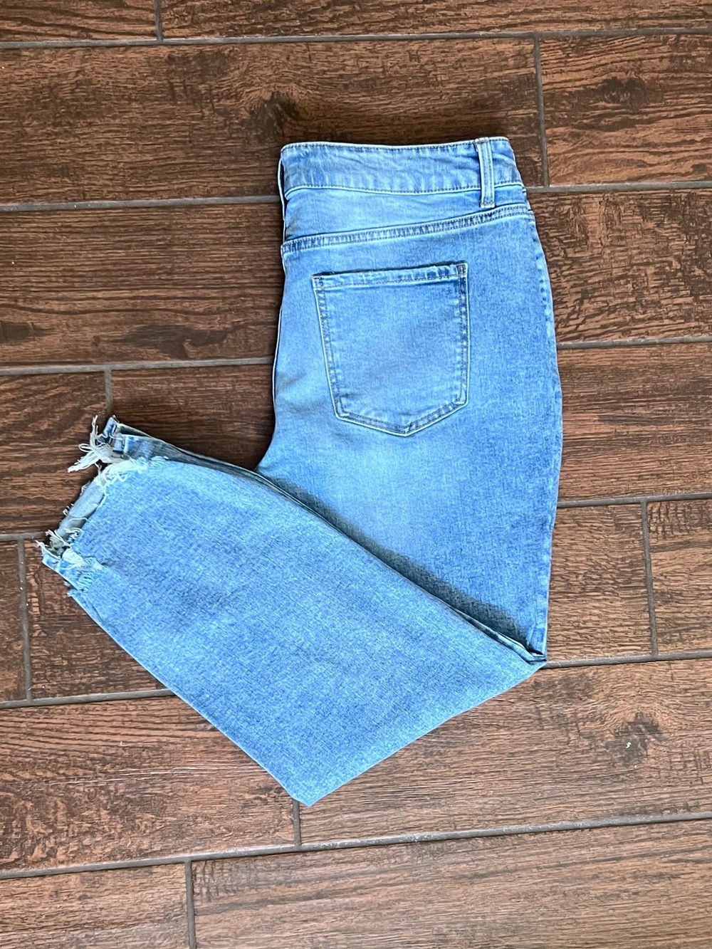 NWOT Time and Tru Women’s Skinny Light wash skinny jeans raw hem size 16 - Picture 2 of 10